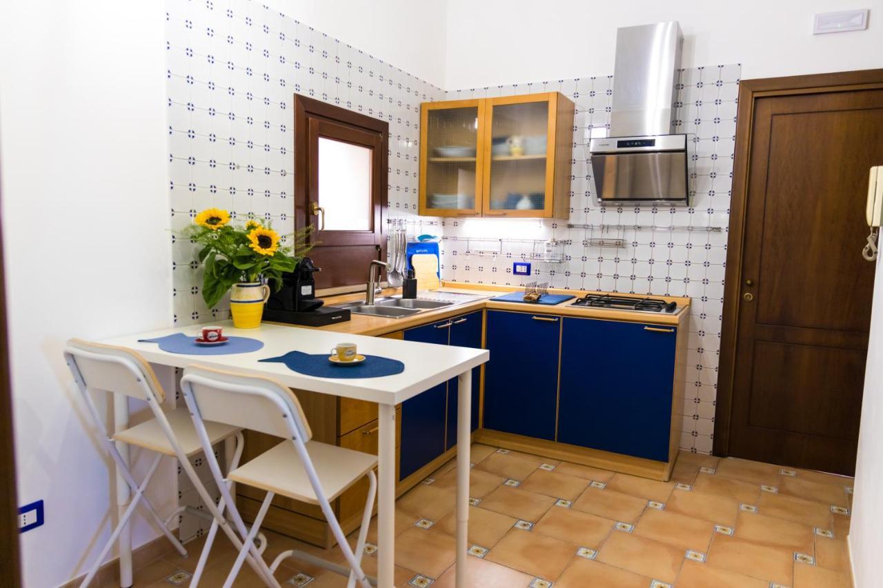 La Casina Di Luna Trani Bagian luar foto
