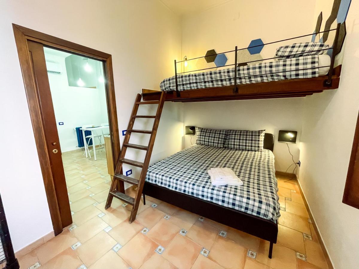 La Casina Di Luna Trani Bagian luar foto